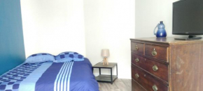 1 Bedroom Flat, 20m2, near Metro line 7 direct to Louvre, Opera -Parking & Wifi